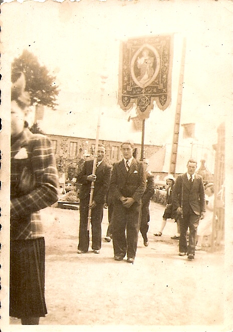 Caouennec procession1 1942